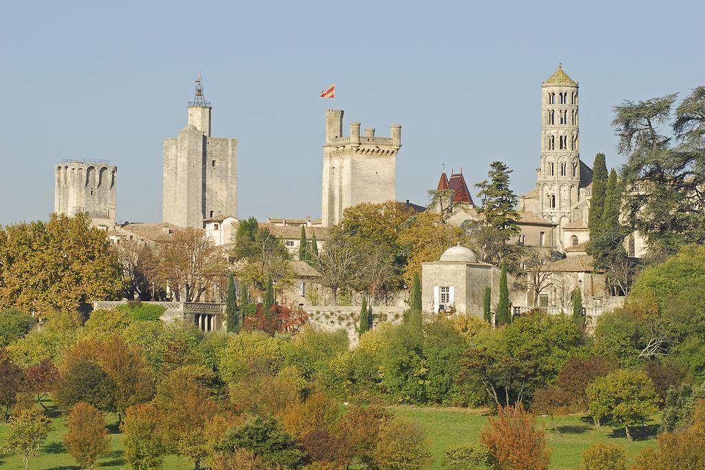 Logis Hotel Restaurant Uzes Pont Du Gard Bagian luar foto