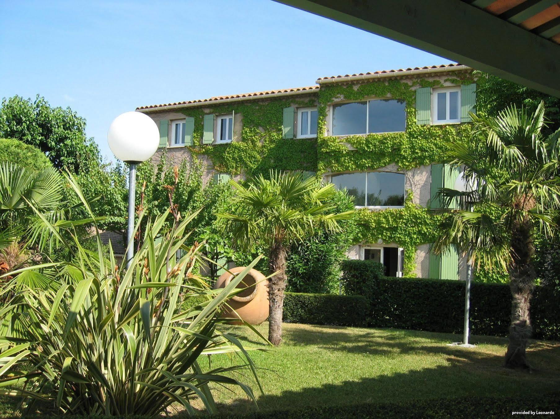 Logis Hotel Restaurant Uzes Pont Du Gard Bagian luar foto